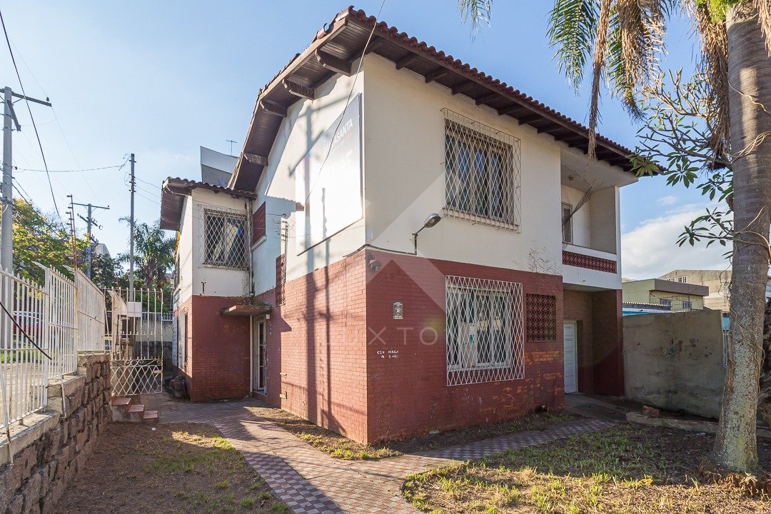 Casa com 273m², 5 dormitórios, 1 suíte, 2 vagas, no bairro Glória em Porto Alegre para Comprar