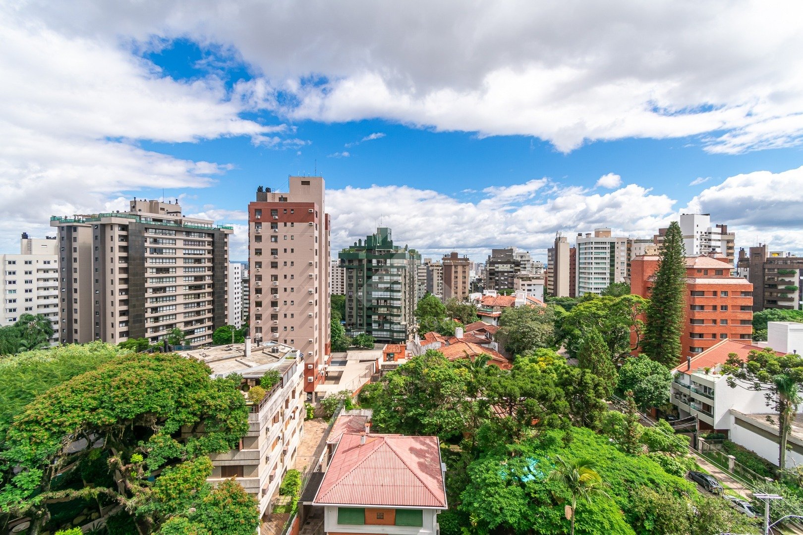 Apartamento com 231m², 3 dormitórios, 3 suítes, 3 vagas, no bairro Bela Vista em Porto Alegre para Comprar