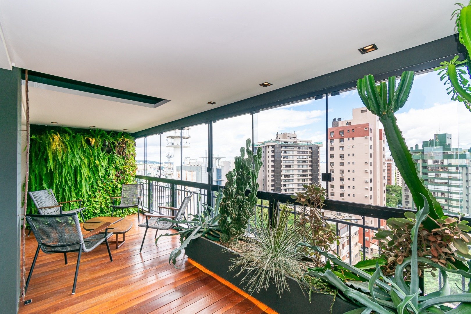Apartamento com 231m², 3 dormitórios, 3 suítes, 3 vagas, no bairro Bela Vista em Porto Alegre para Comprar