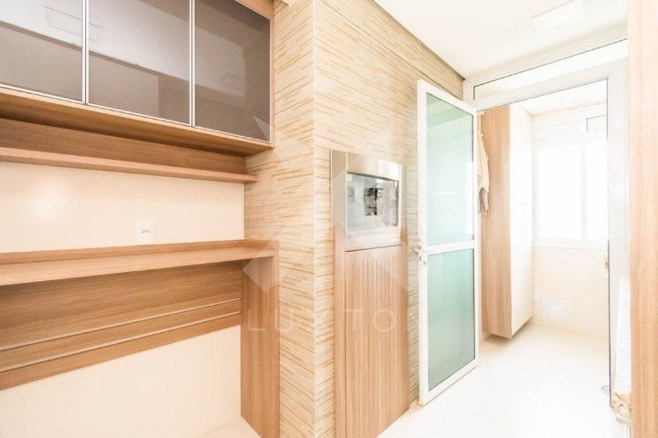 Apartamento com 72m², 2 dormitórios, 2 vagas, no bairro Floresta em Porto Alegre para Comprar