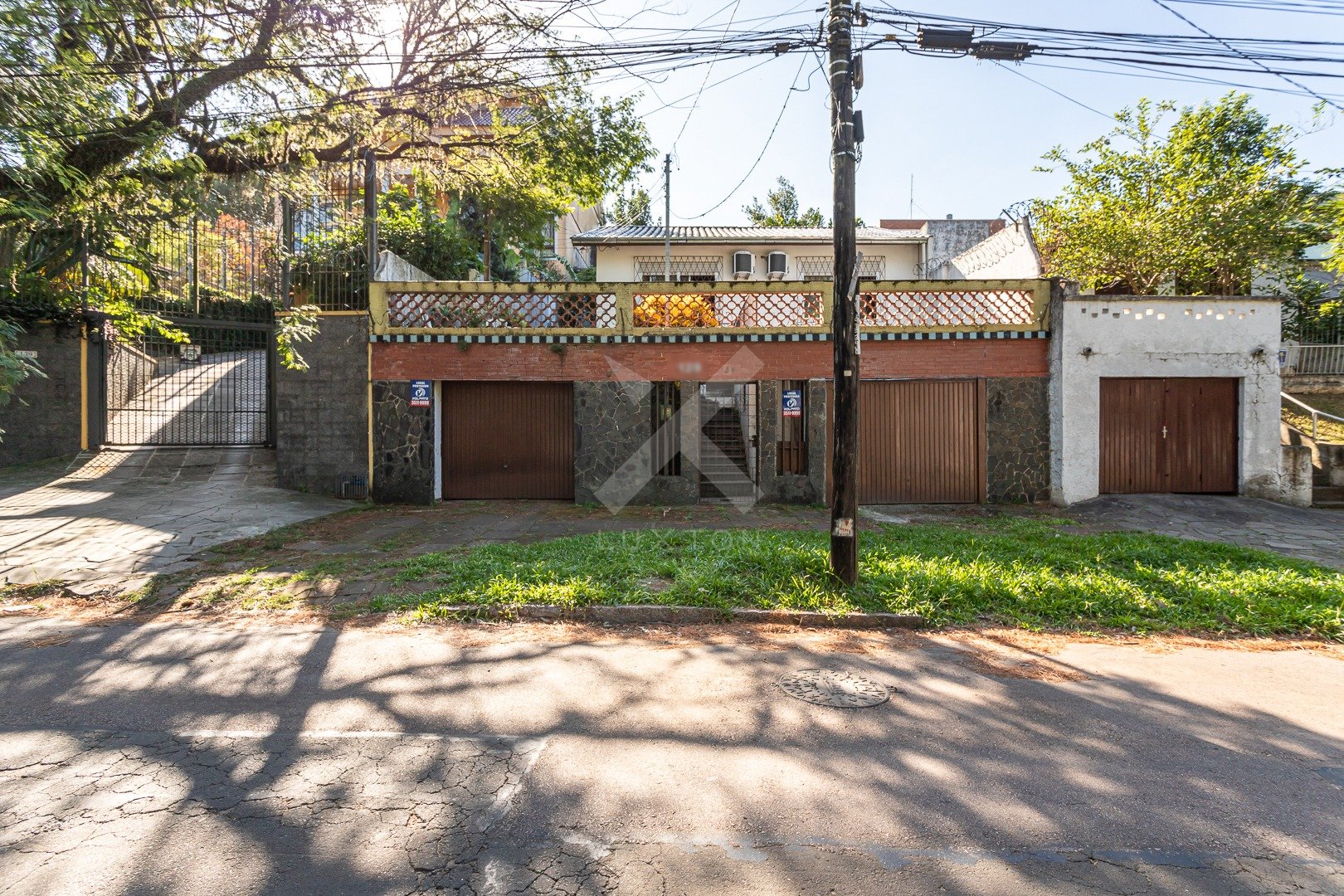 Terreno com 2100m², no bairro Chacara das Pedras em Porto Alegre para Comprar