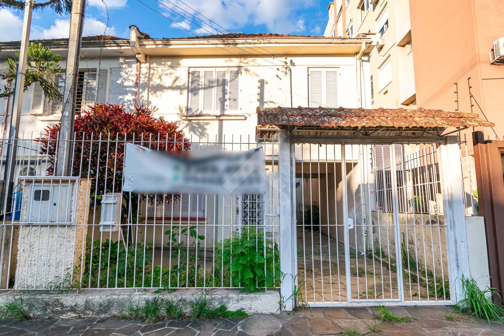 Casa com 176m², 3 dormitórios, 2 vagas, no bairro Petropolis em Porto Alegre para Comprar