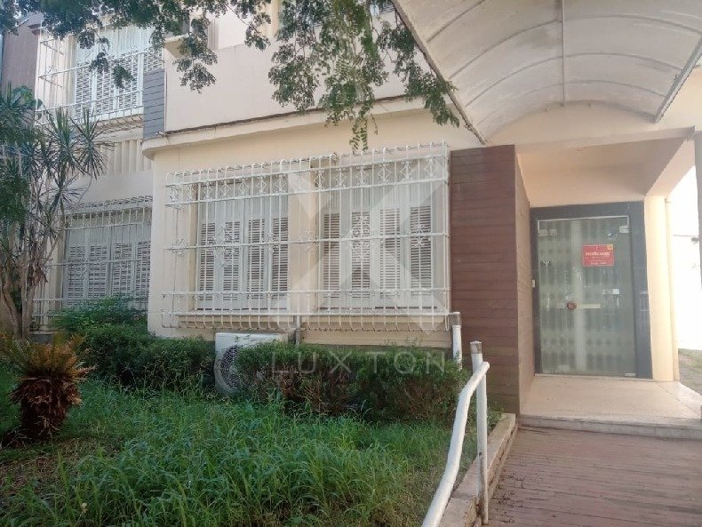 Casa comercial com 300m², no bairro Independencia em Porto Alegre para Alugar