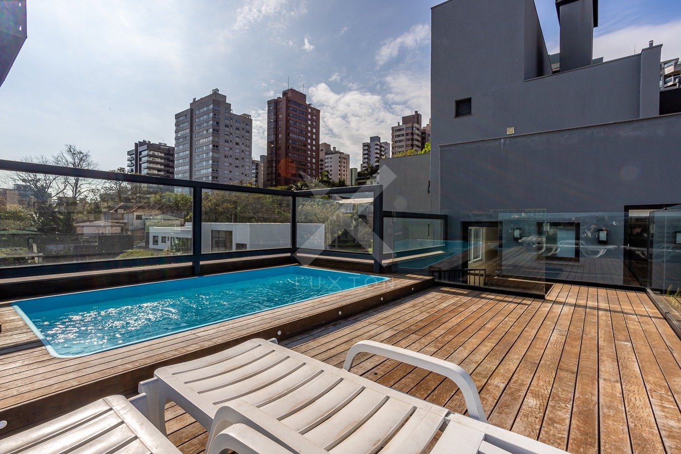 Apartamento com 77m², 2 dormitórios, 1 suíte, 2 vagas, no bairro Rio Branco em Porto Alegre para Alugar