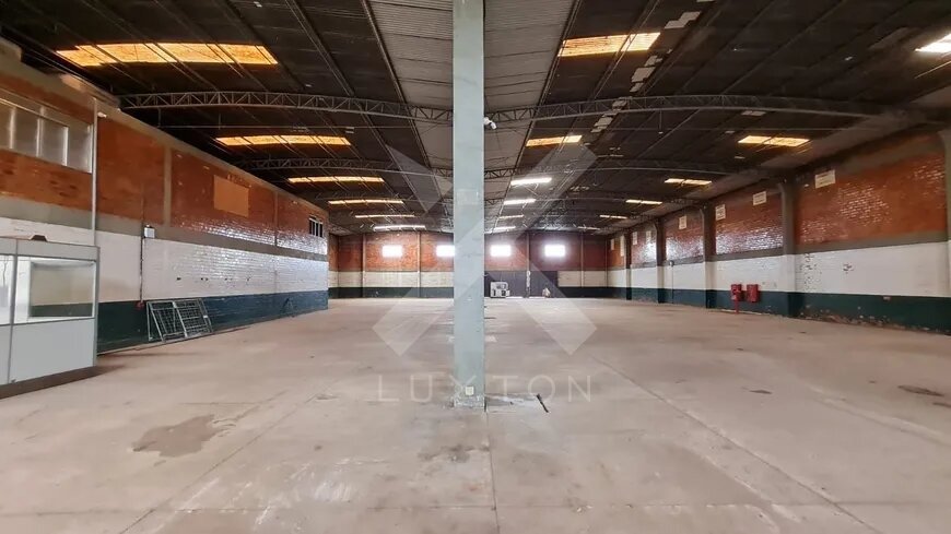 Pavilhão com 1875m², 12 vagas, no bairro Rubem Berta em Porto Alegre para Comprar ou Alugar