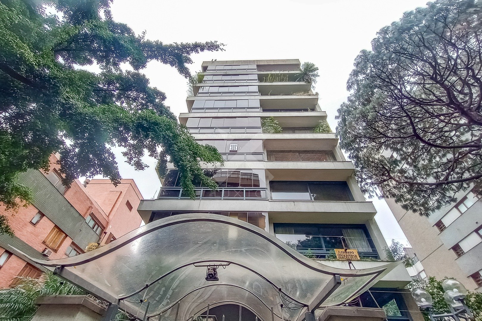 Apartamento com 246m², 3 dormitórios, 1 suíte, 2 vagas, no bairro Petrópolis em Porto Alegre para Comprar