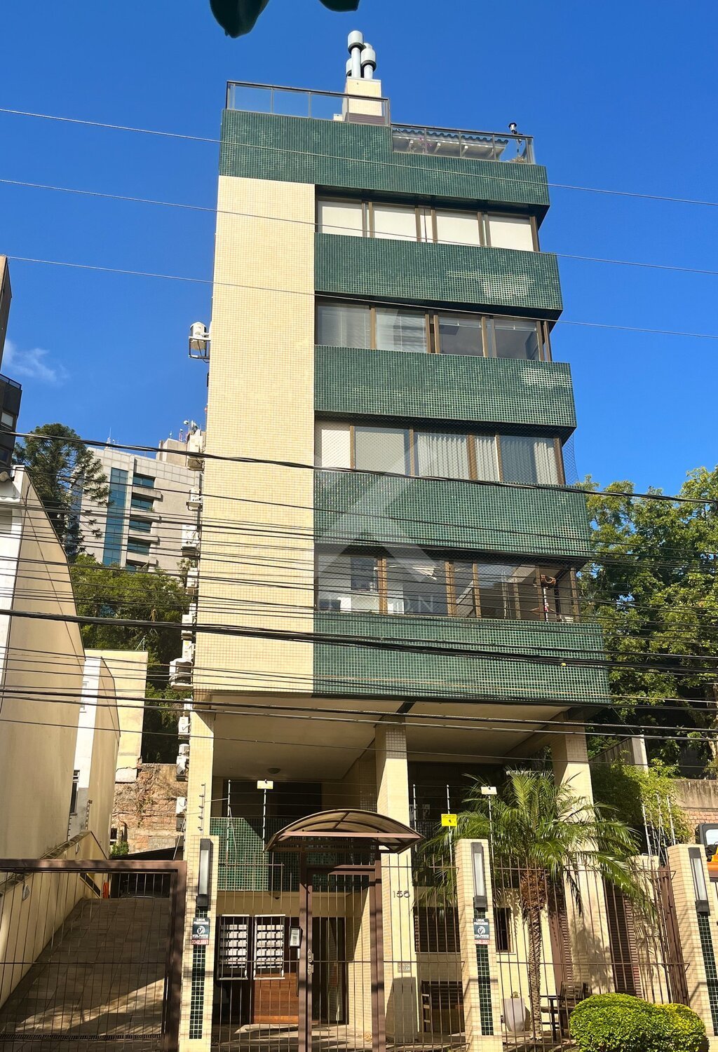 Apartamento com 92m², 3 dormitórios, 1 suíte, 2 vagas, no bairro Auxiliadora em Porto Alegre para Comprar