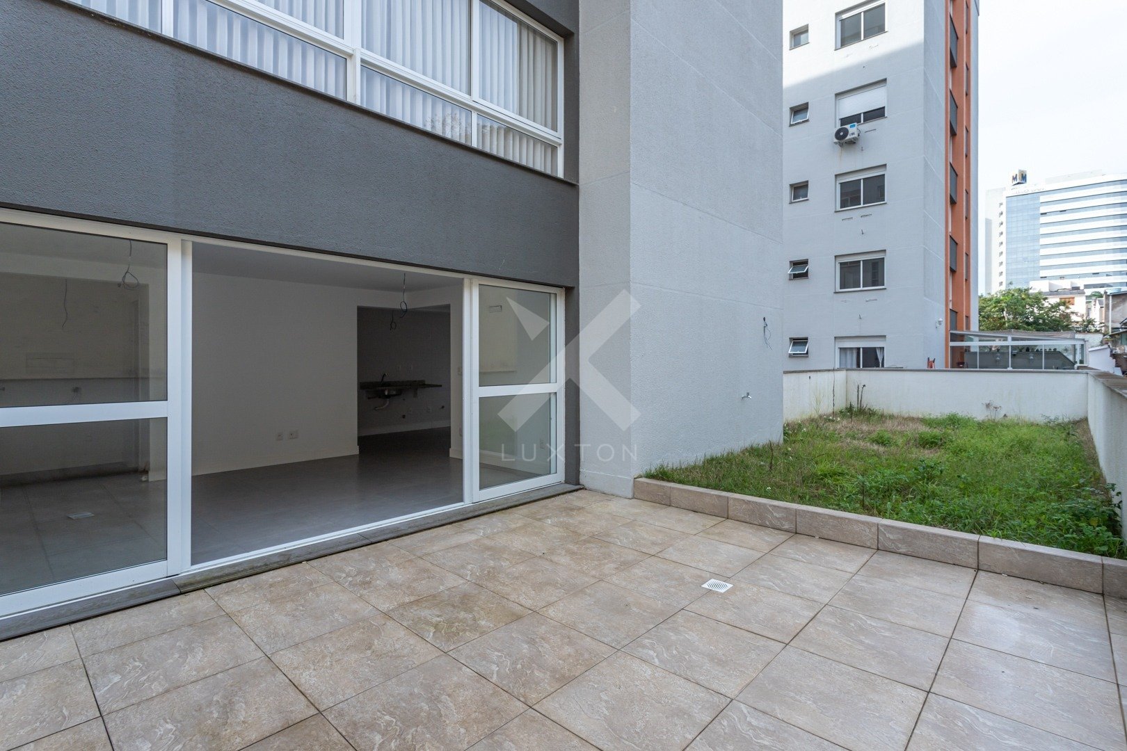 Apartamento Garden com 77m², 1 dormitório, 1 suíte, 2 vagas, no bairro Passo d'Areia em Porto Alegre para Comprar