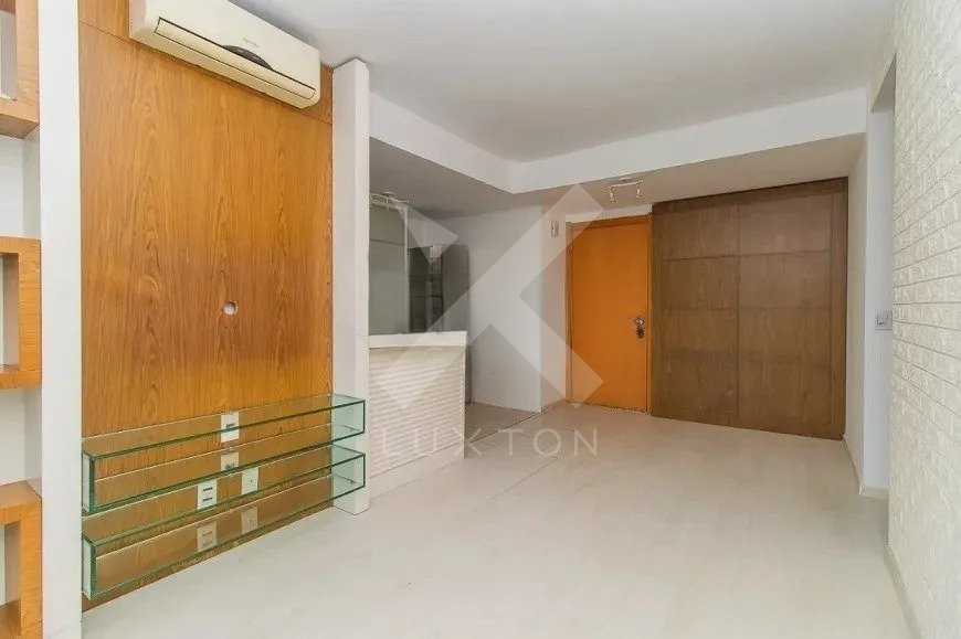 Apartamento com 65m², 2 dormitórios, 1 suíte, 2 vagas, no bairro Jardim Europa em Porto Alegre para Comprar