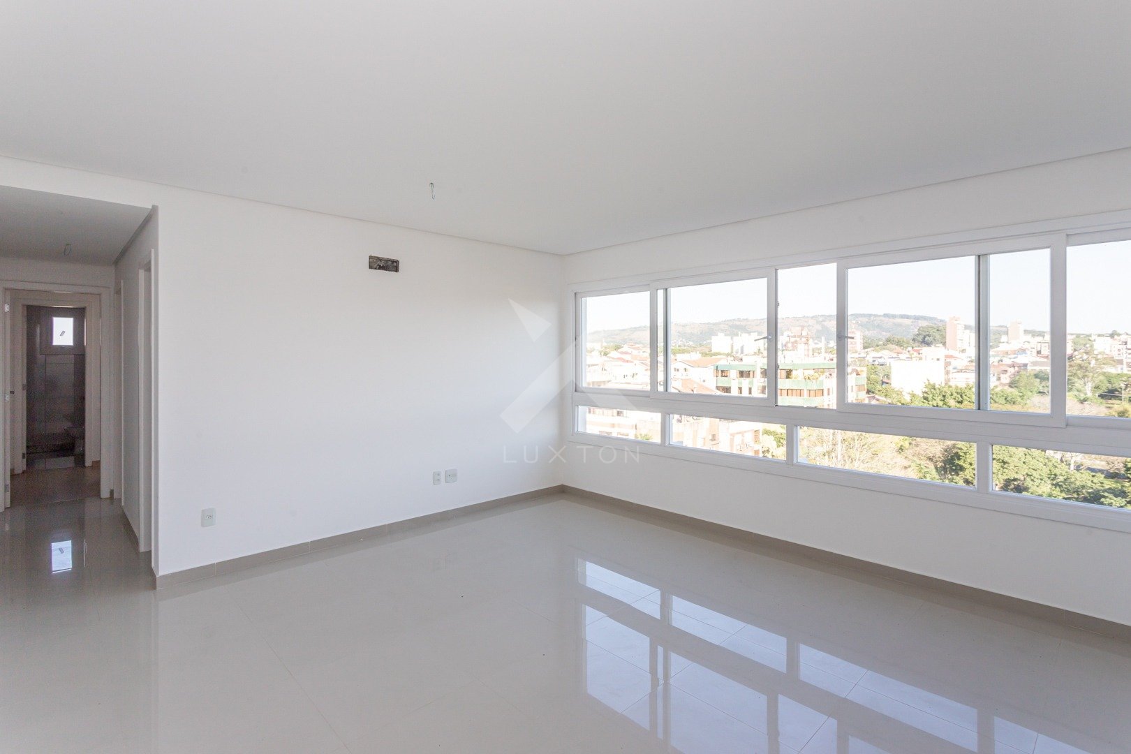 Apartamento com 84m², 2 dormitórios, 1 suíte, 2 vagas, no bairro Jardim Itu em Porto Alegre para Comprar