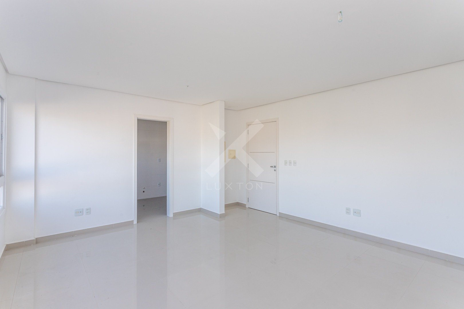 Apartamento com 84m², 2 dormitórios, 1 suíte, 2 vagas, no bairro Jardim Itu em Porto Alegre para Comprar