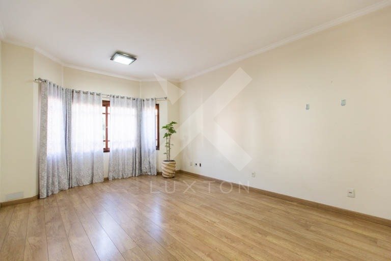 Casa com 500m², 4 dormitórios, 3 suítes, 4 vagas, no bairro Vila Ipiranga em Porto Alegre para Alugar