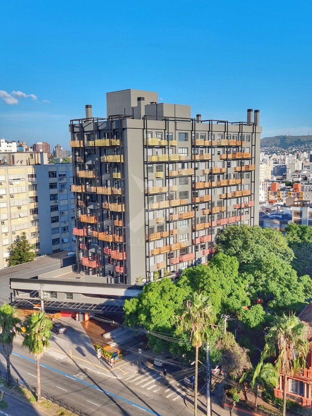 Apartamento com 77m², 2 dormitórios, 1 suíte, 2 vagas, no bairro Independência em Porto Alegre para Comprar