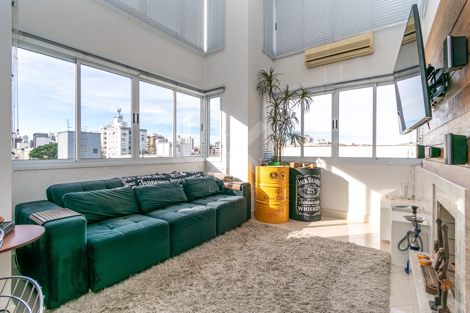 Apartamento com 65m², 1 dormitório, 1 suíte, 2 vagas, no bairro Rio Branco em Porto Alegre para Comprar