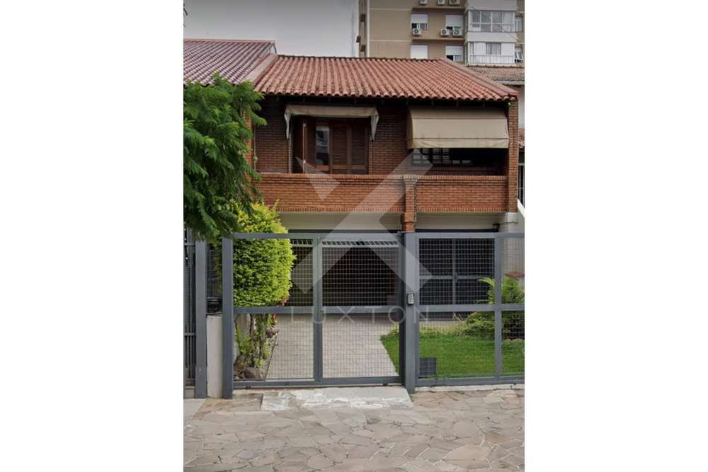 Casa com 212m², 2 dormitórios, 2 suítes, 2 vagas, no bairro Santana em Porto Alegre para Comprar