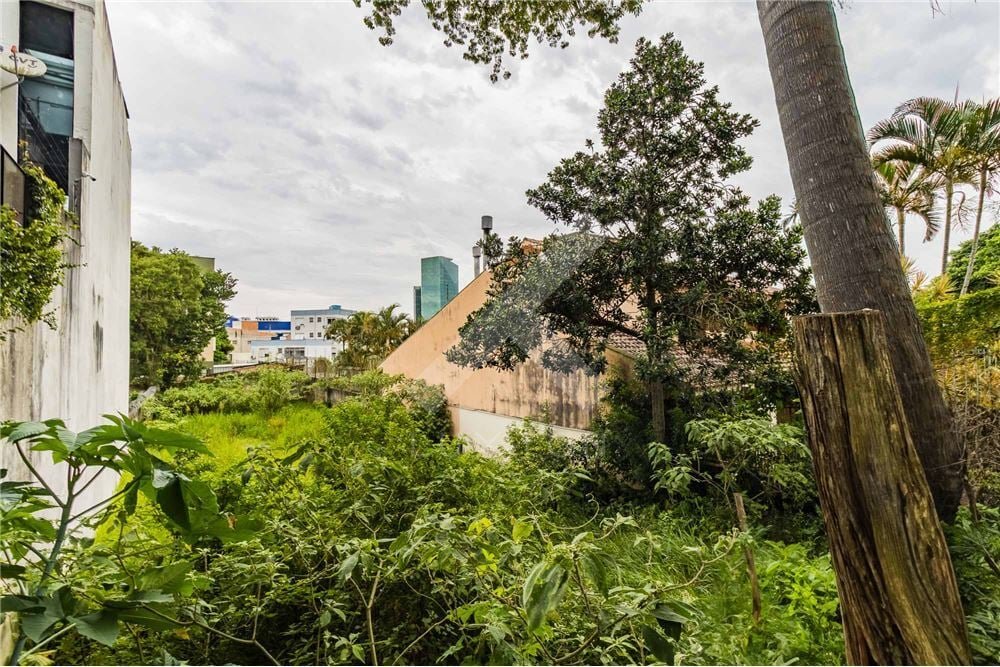 Terreno com 395m², no bairro Cristal em Porto Alegre para Comprar