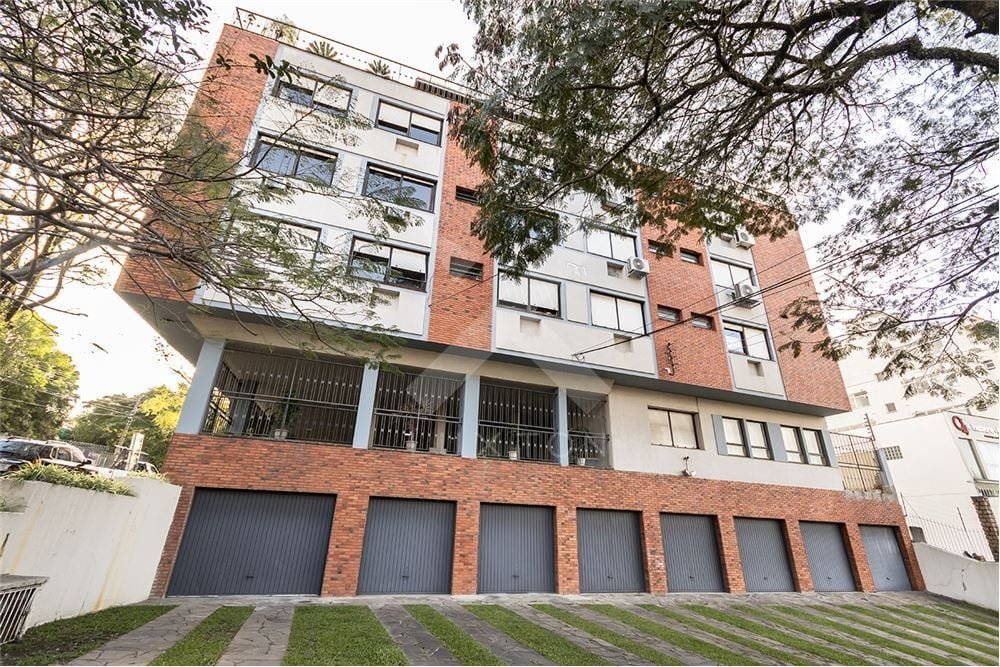 Apartamento com 105m², 3 dormitórios, 1 suíte, 1 vaga, no bairro Chácara das Pedras em Porto Alegre para Comprar