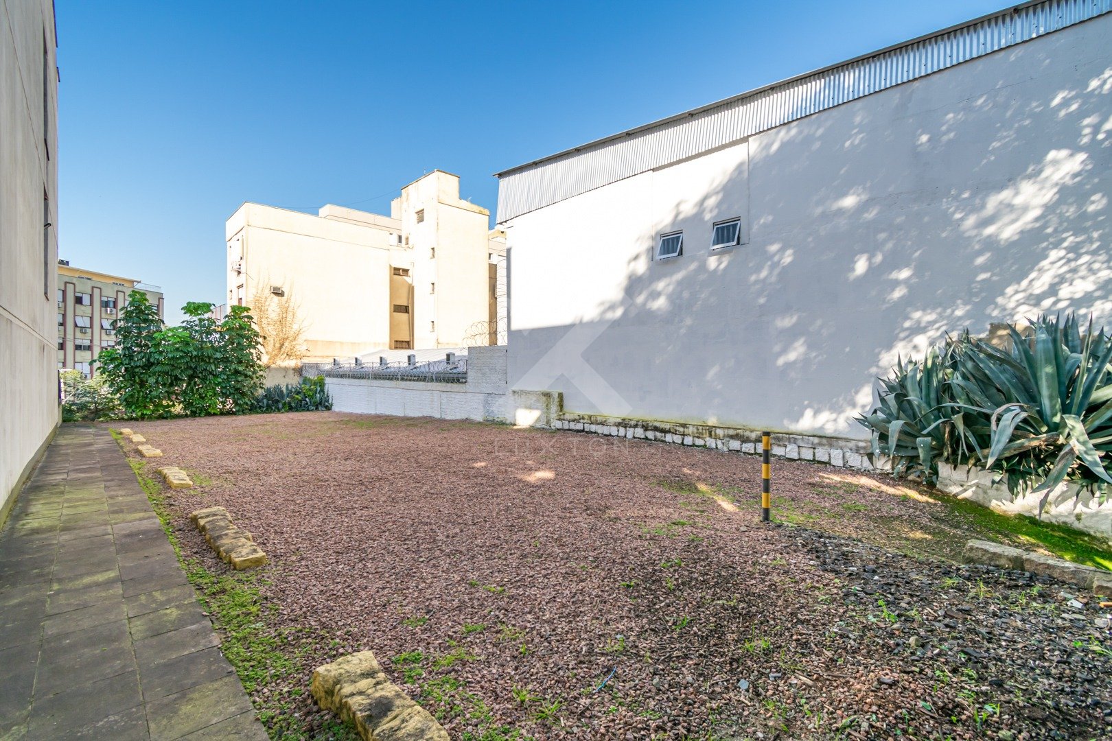 Terreno Comercial com 300m², no bairro Petropolis em Porto Alegre para Alugar