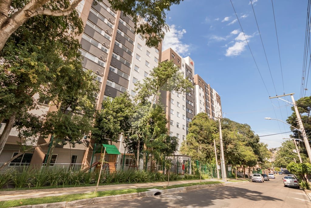 Apartamento com 68m², 3 dormitórios, 1 suíte, 2 vagas, no bairro Santo Antônio em Porto Alegre para Comprar