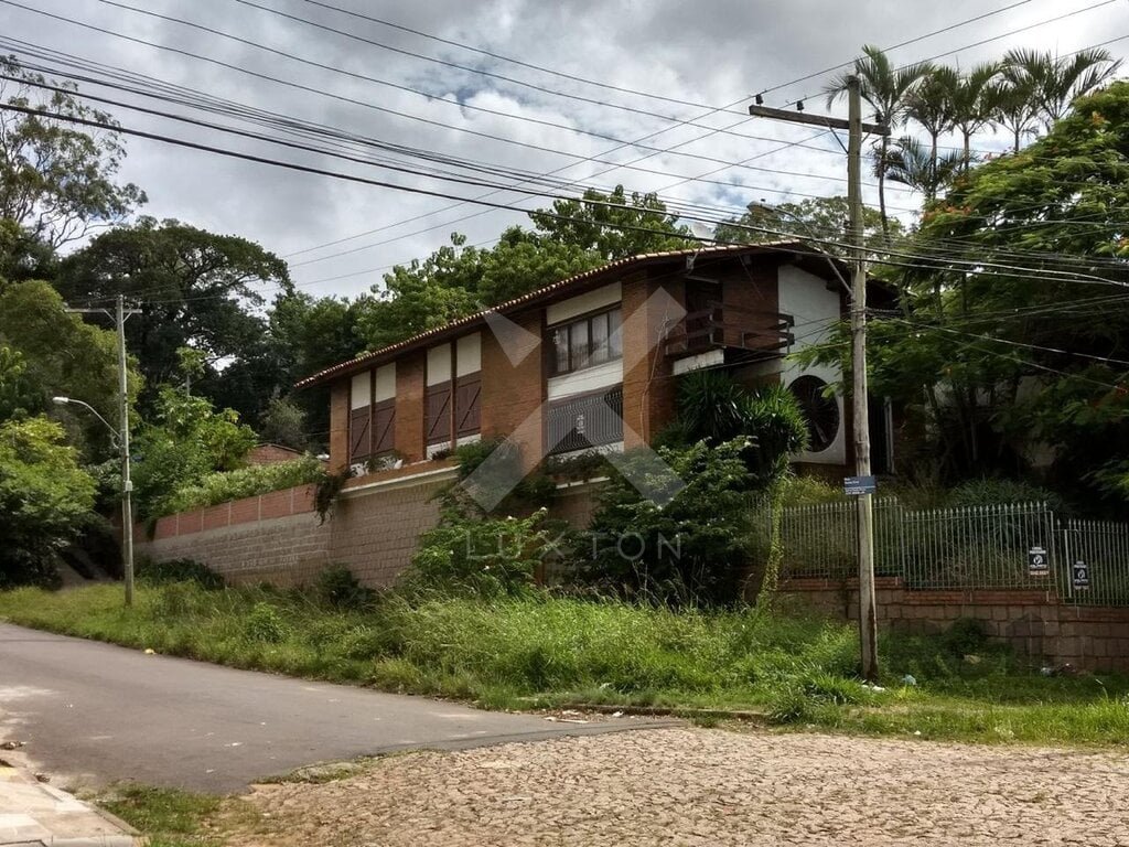 Casa com 300m², 3 dormitórios, 3 vagas, no bairro Santa Tereza em Porto Alegre para Comprar