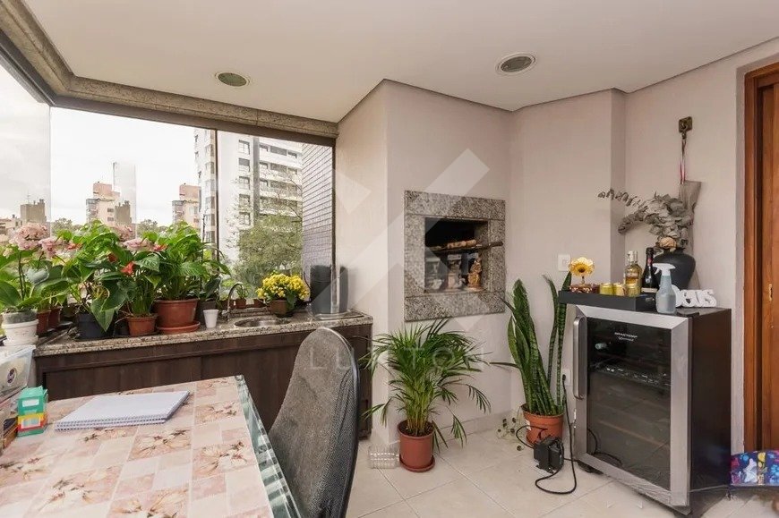 Apartamento com 164m², 3 dormitórios, 3 suítes, 2 vagas, no bairro Petrópolis em Porto Alegre para Comprar