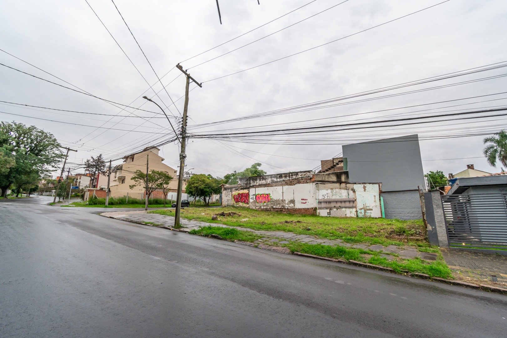 Terreno com 255m², no bairro Chacara Das Pedras em Porto Alegre para Alugar