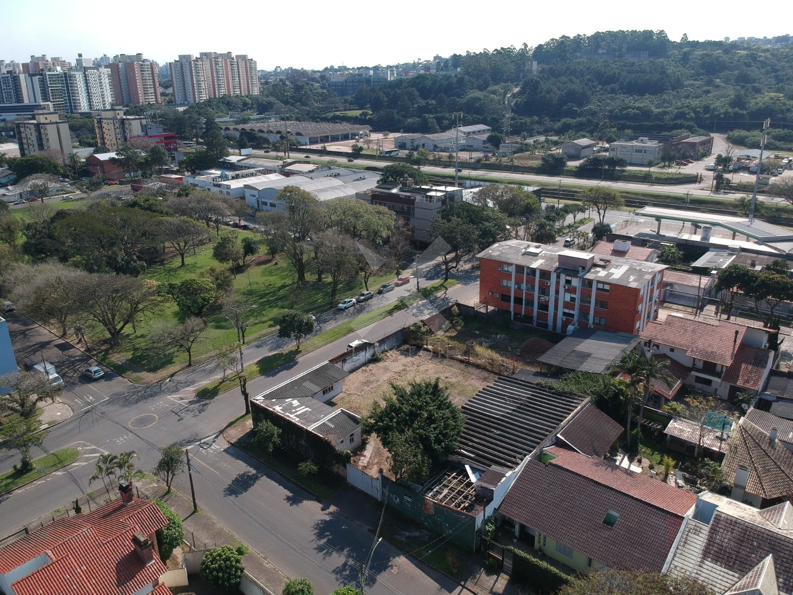 Terreno Comercial com 1000m², no bairro Partenon em Porto Alegre para Alugar