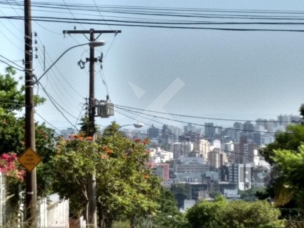 Terreno com 1402m², no bairro Santa Tereza em Porto Alegre para Comprar