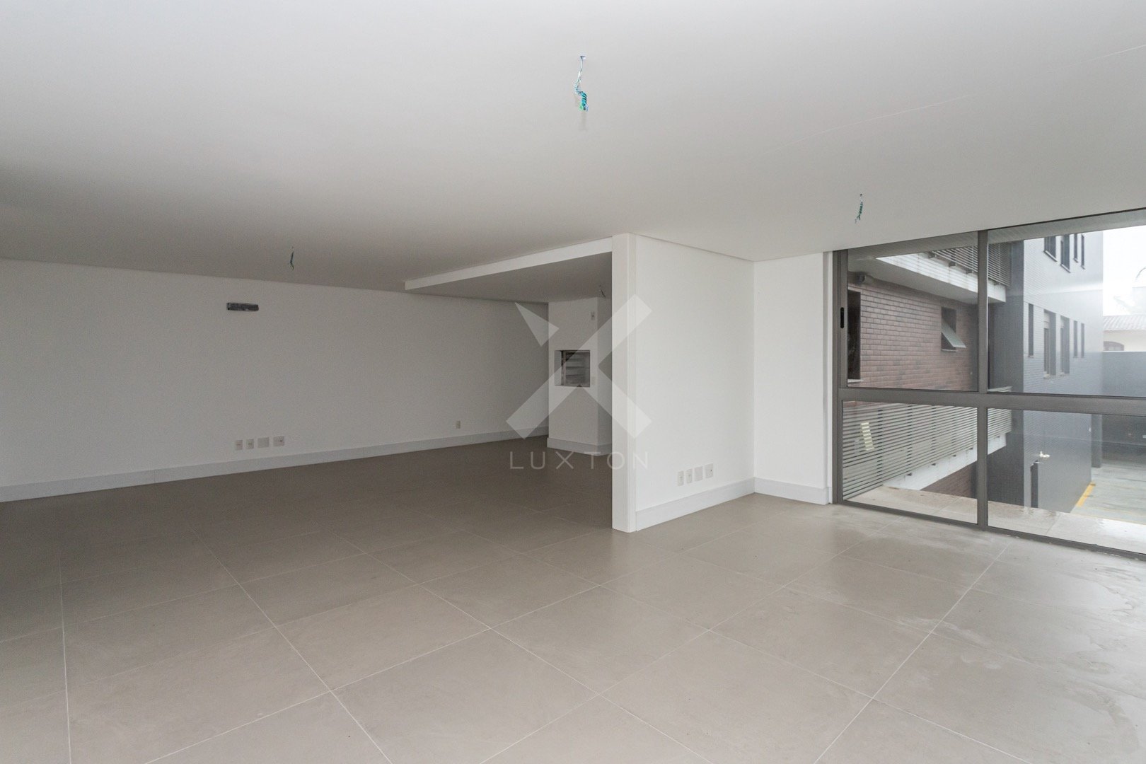 Apartamento com 145m², 3 dormitórios, 1 suíte, 2 vagas, no bairro Tristeza em Porto Alegre para Comprar