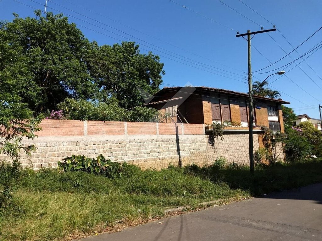 Terreno com 701m², no bairro Santa Tereza em Porto Alegre para Comprar