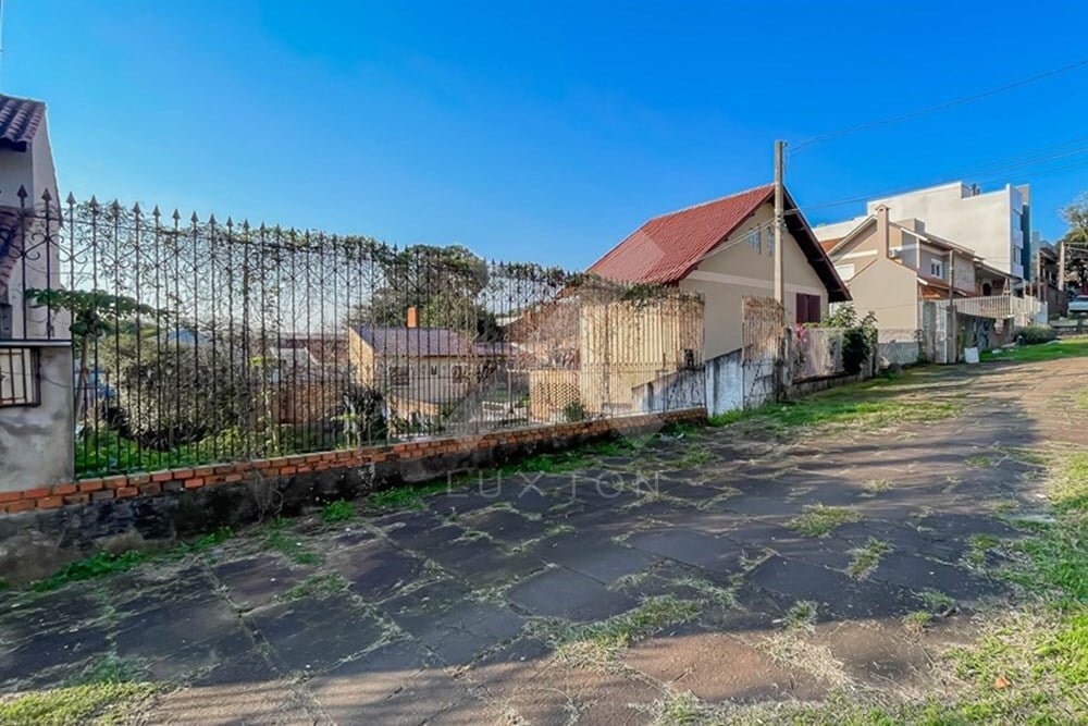 Terreno com 385m², no bairro Chácara das Pedras em Porto Alegre para Comprar