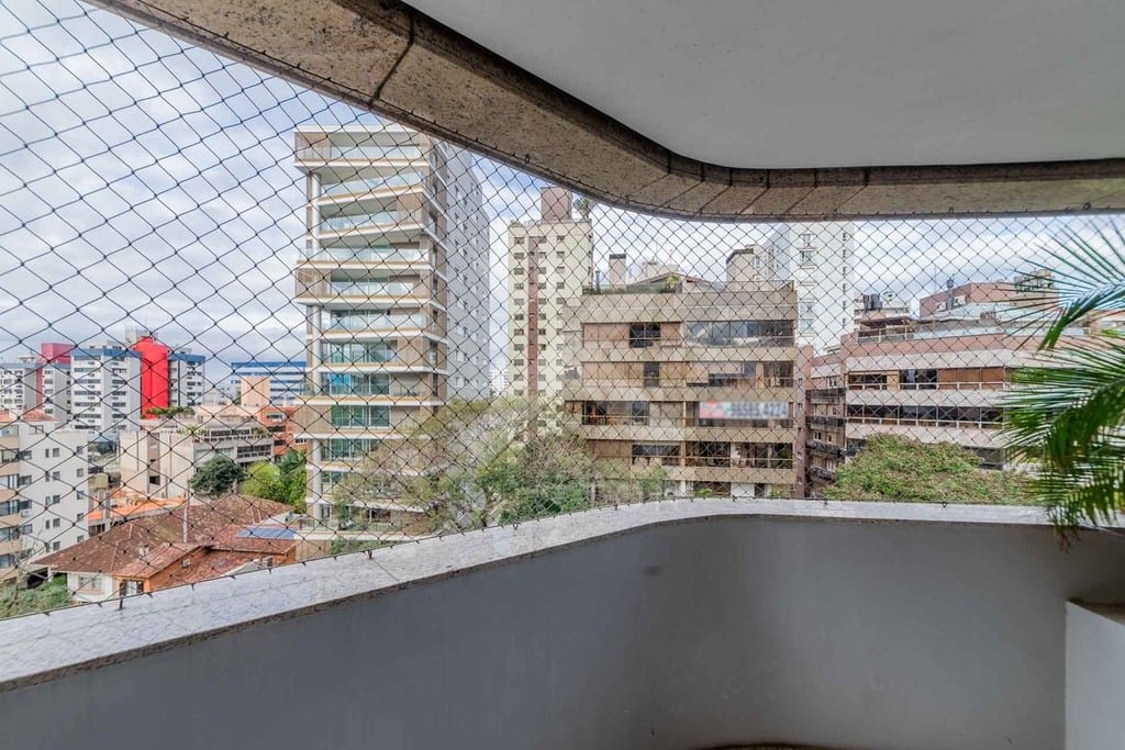 Apartamento com 266m², 4 dormitórios, 4 suítes, 3 vagas, no bairro Petrópolis em Porto Alegre para Comprar