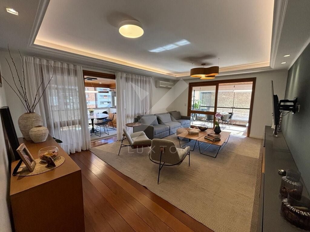 Apartamento com 164m², 4 dormitórios, 1 suíte, 2 vagas, no bairro Petrópolis em Porto Alegre para Comprar