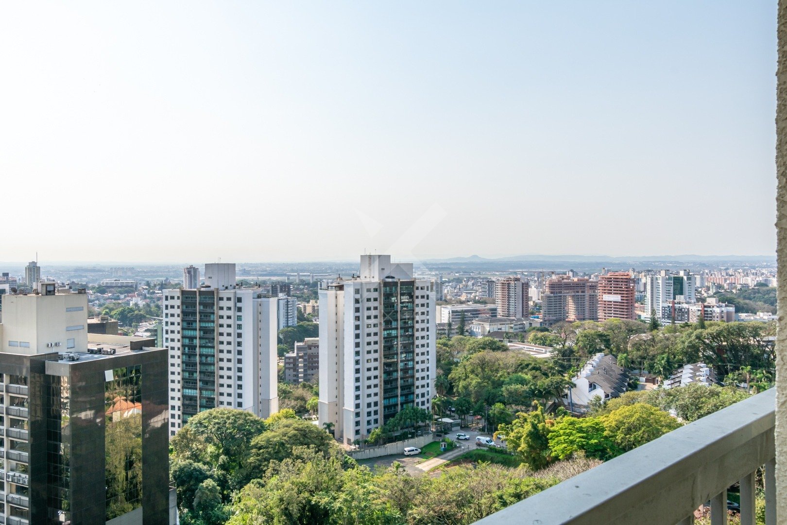 Apartamento com 86m², 2 dormitórios, 1 suíte, 1 vaga, no bairro Três Figueiras em Porto Alegre para Comprar