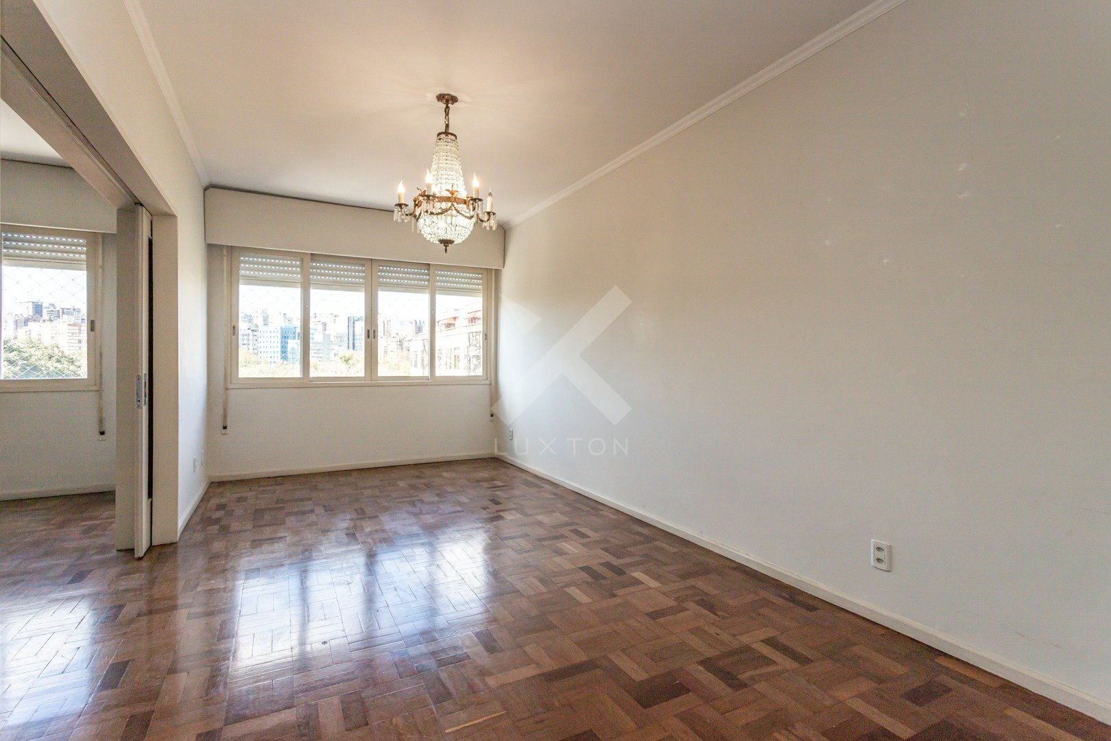 Apartamento com 154m², 3 dormitórios, 1 suíte, 1 vaga, no bairro Moinhos de Vento em Porto Alegre para Comprar