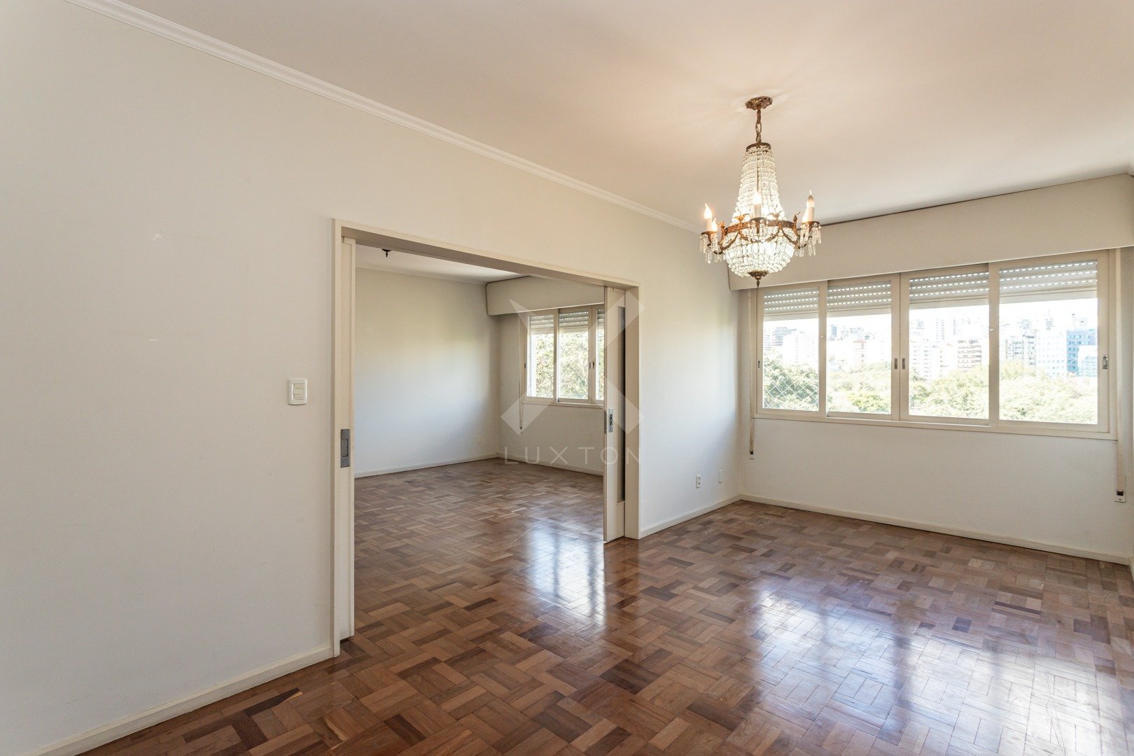 Apartamento com 154m², 3 dormitórios, 1 suíte, 1 vaga, no bairro Moinhos de Vento em Porto Alegre para Comprar