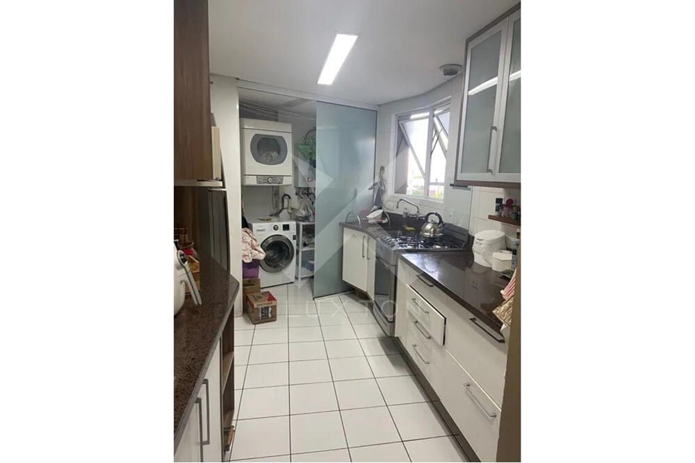 Apartamento com 90m², 3 dormitórios, 1 suíte, 2 vagas, no bairro Menino Deus em Porto Alegre para Comprar