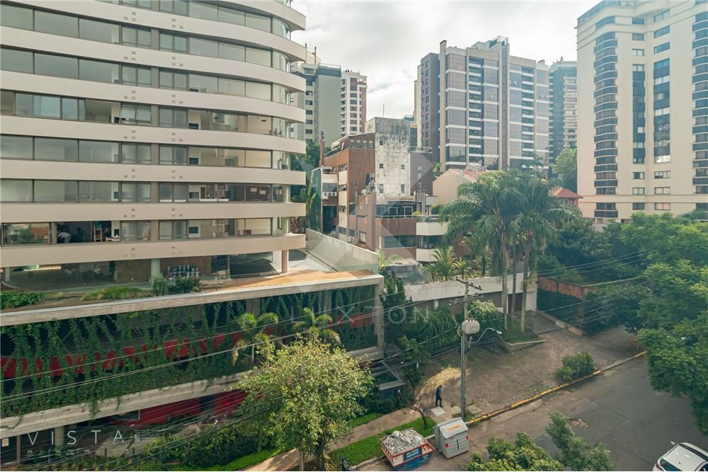 Apartamento com 104m², 3 dormitórios, 1 suíte, 2 vagas, no bairro Bela Vista em Porto Alegre para Comprar