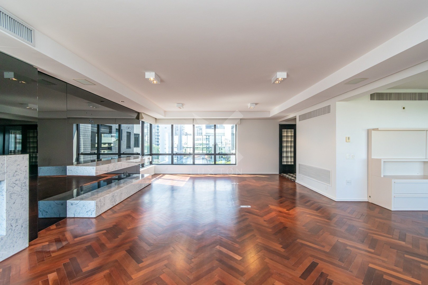 Apartamento com 367m², 4 dormitórios, 3 suítes, 4 vagas, no bairro Bela Vista em Porto Alegre para Comprar