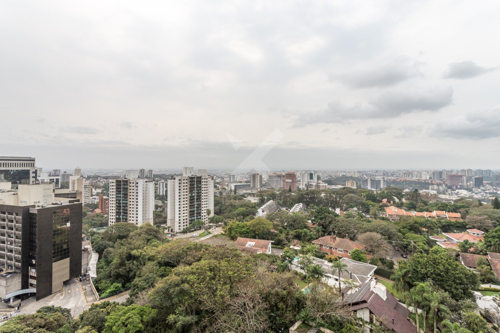 Apartamento com 56m², 1 dormitório, 1 vaga, no bairro Tres Figueiras em Porto Alegre para Comprar