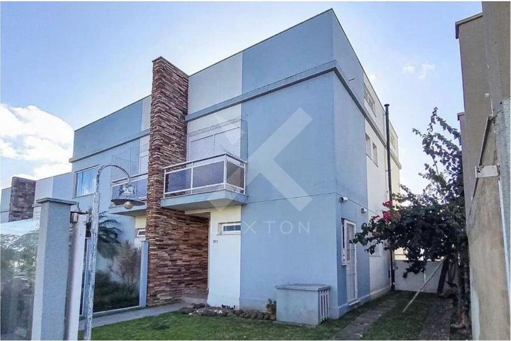 Casa com 120m², 3 dormitórios, 1 suíte, 2 vagas, no bairro Lomba do Pinheiro em Porto Alegre para Comprar