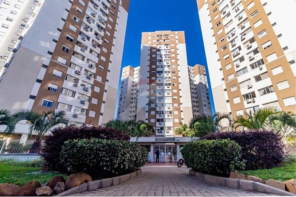 Apartamento com 65m², 2 dormitórios, 1 suíte, 1 vaga, no bairro Vila Ipiranga em Porto Alegre para Comprar