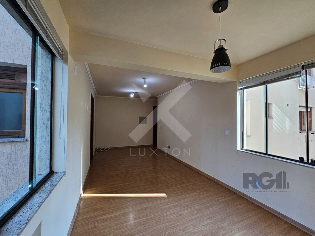 Apartamento com 70m², 2 dormitórios, 1 vaga, no bairro Auxiliadora em Porto Alegre para Comprar