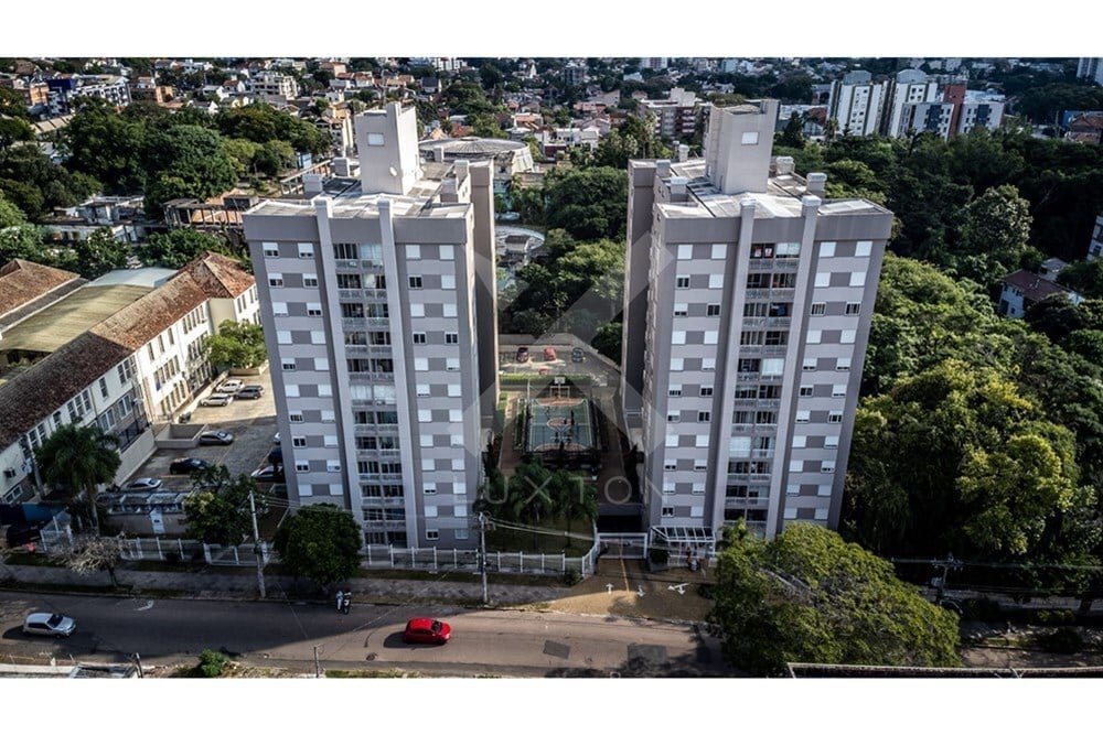 Apartamento com 72m², 3 dormitórios, 1 suíte, 1 vaga, no bairro Teresópolis em Porto Alegre para Comprar