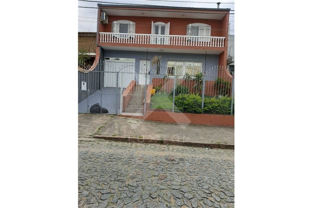 Casa com 210m², 3 dormitórios, 2 vagas, no bairro Rubem Berta em Porto Alegre para Comprar