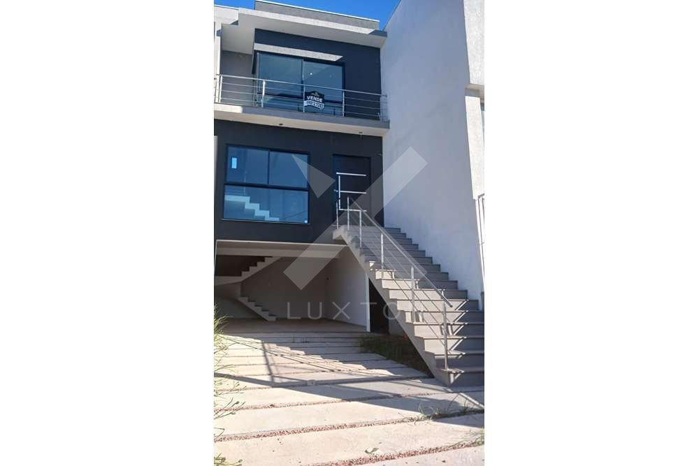 Casa com 108m², 2 dormitórios, 2 suítes, 2 vagas, no bairro Rubem Berta em Porto Alegre para Comprar