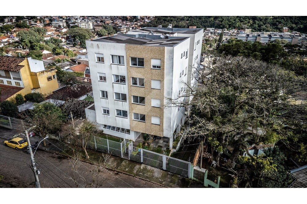 Apartamento com 61m², 2 dormitórios, 1 suíte, 2 vagas, no bairro Teresópolis em Porto Alegre para Comprar