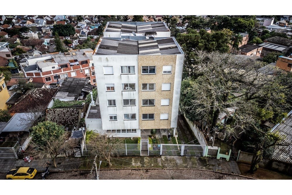 Apartamento com 61m², 2 dormitórios, 1 suíte, 2 vagas, no bairro Teresópolis em Porto Alegre para Comprar