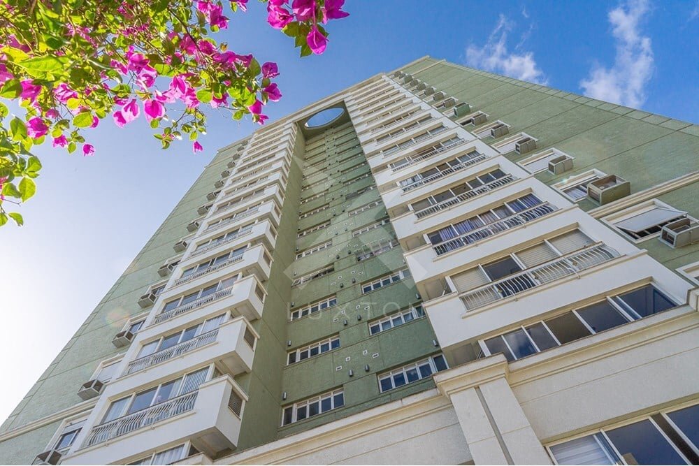 Apartamento com 110m², 3 dormitórios, 1 suíte, 2 vagas, no bairro Petrópolis em Porto Alegre para Comprar