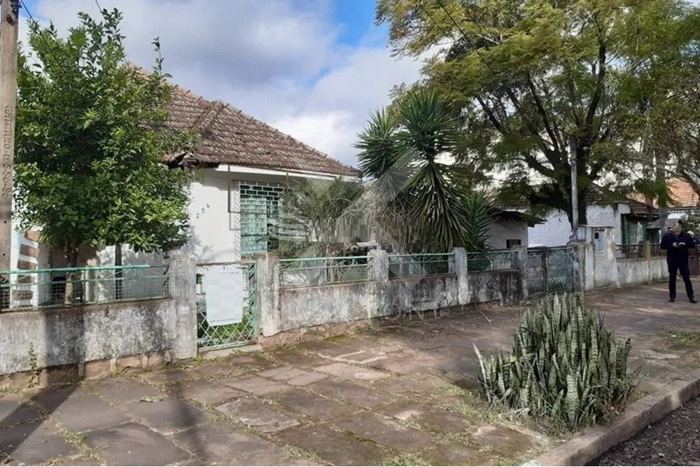 Terreno com 915m², no bairro Partenon em Porto Alegre para Comprar